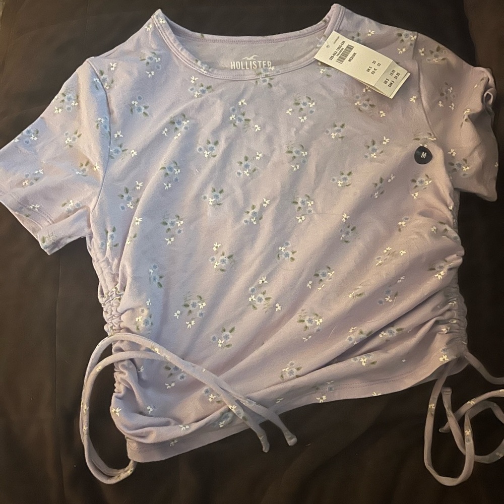 Hollister NWT lavender crop top with tiny flowers: ruched sides w/ adorable ties
